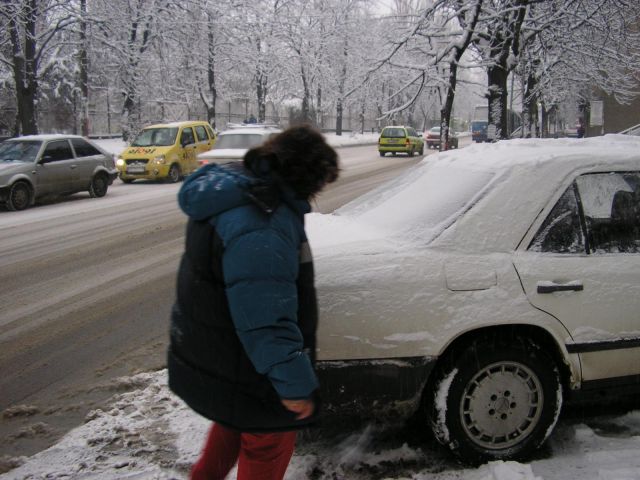 белият 124, зимата - 29 януари 2005; почистване